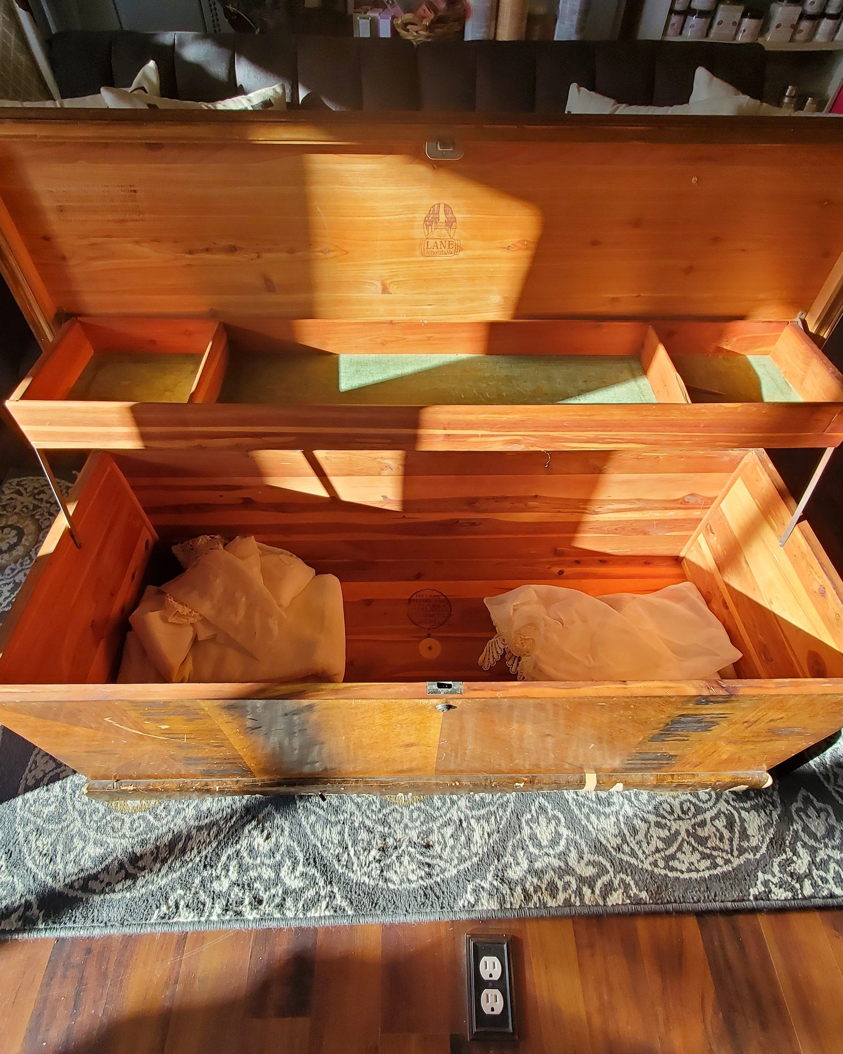 Large Lane Cedar Chest - Thumbnail 3